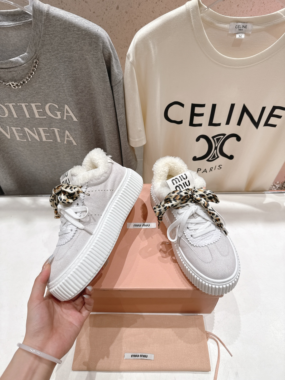 高版本出厂 毛里 MiuMiu/缪缪F032 2025ss秋冬新款系带厚底羊毛小白鞋运动休闲鞋毛毛鞋这款