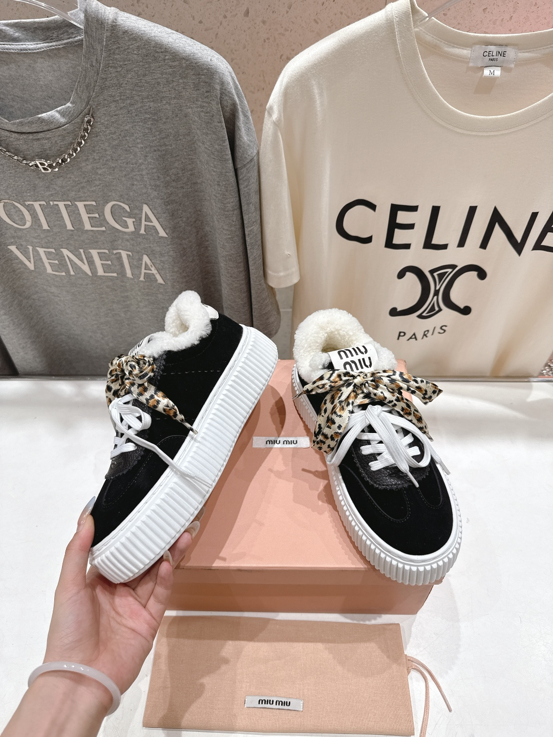 高版本出厂 毛里 MiuMiu/缪缪F032 2025ss秋冬新款系带厚底羊毛小白鞋运动休闲鞋毛毛鞋这款