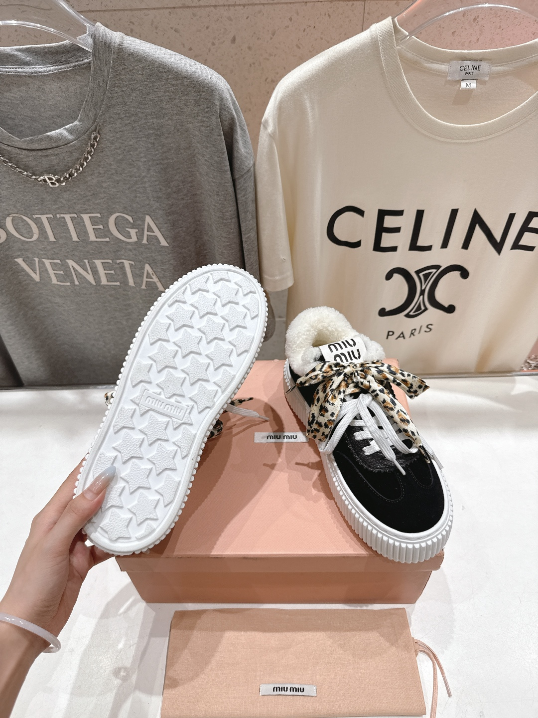 高版本出厂 毛里 MiuMiu/缪缪F032 2025ss秋冬新款系带厚底羊毛小白鞋运动休闲鞋毛毛鞋这款