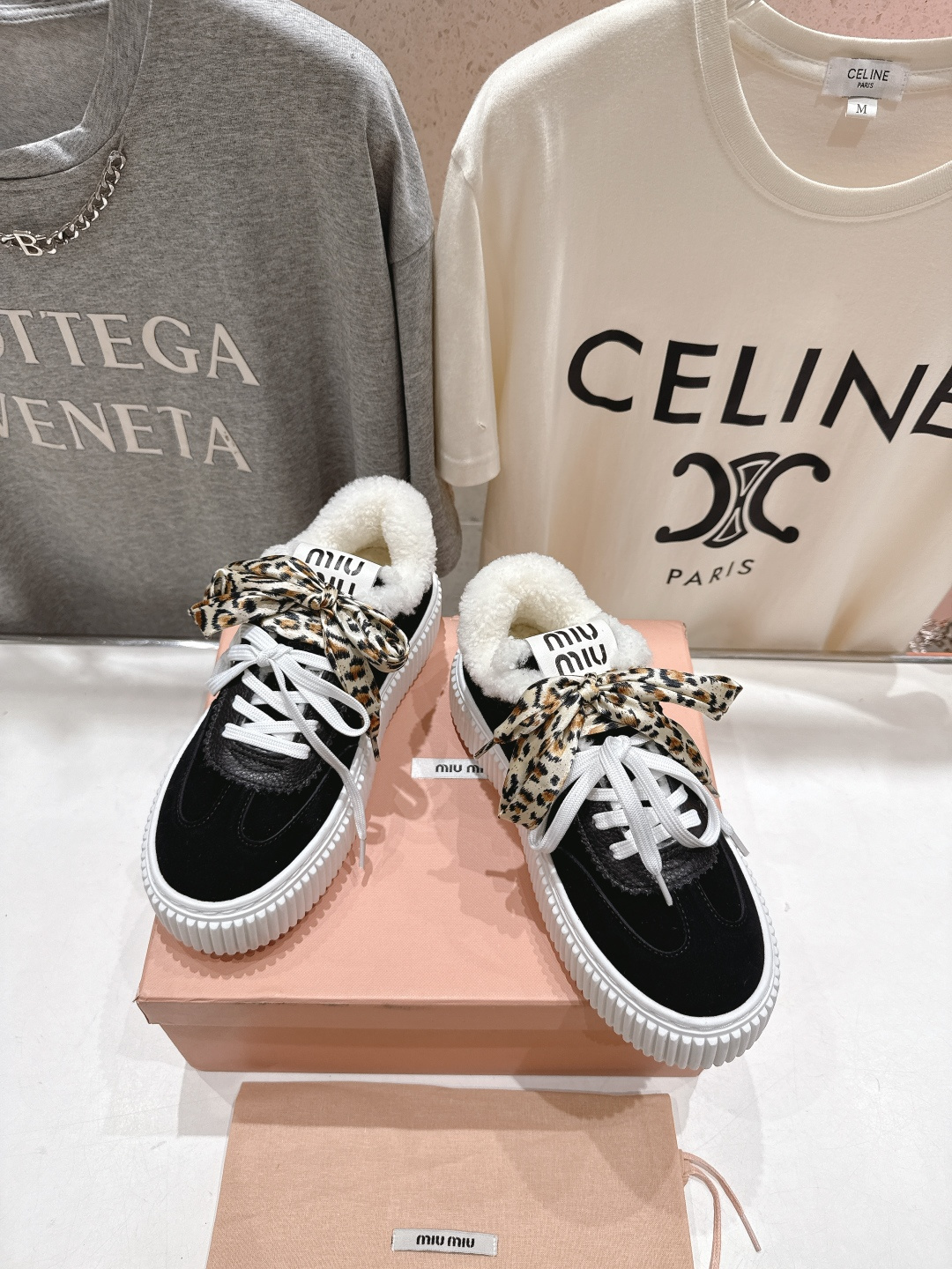 高版本出厂 毛里 MiuMiu/缪缪F032 2025ss秋冬新款系带厚底羊毛小白鞋运动休闲鞋毛毛鞋这款