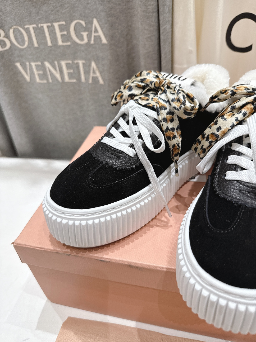 高版本出厂 毛里 MiuMiu/缪缪F032 2025ss秋冬新款系带厚底羊毛小白鞋运动休闲鞋毛毛鞋这款