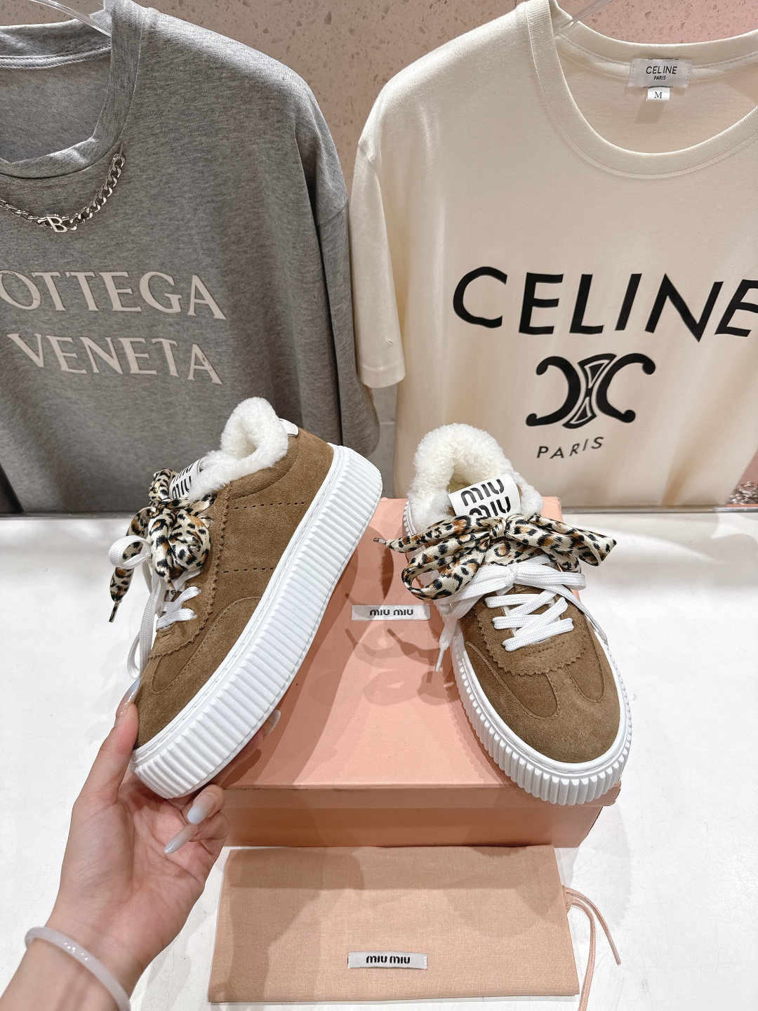 高版本出厂 毛里 MiuMiu/缪缪F032 2025ss秋冬新款系带厚底羊毛小白鞋运动休闲鞋毛毛鞋这款