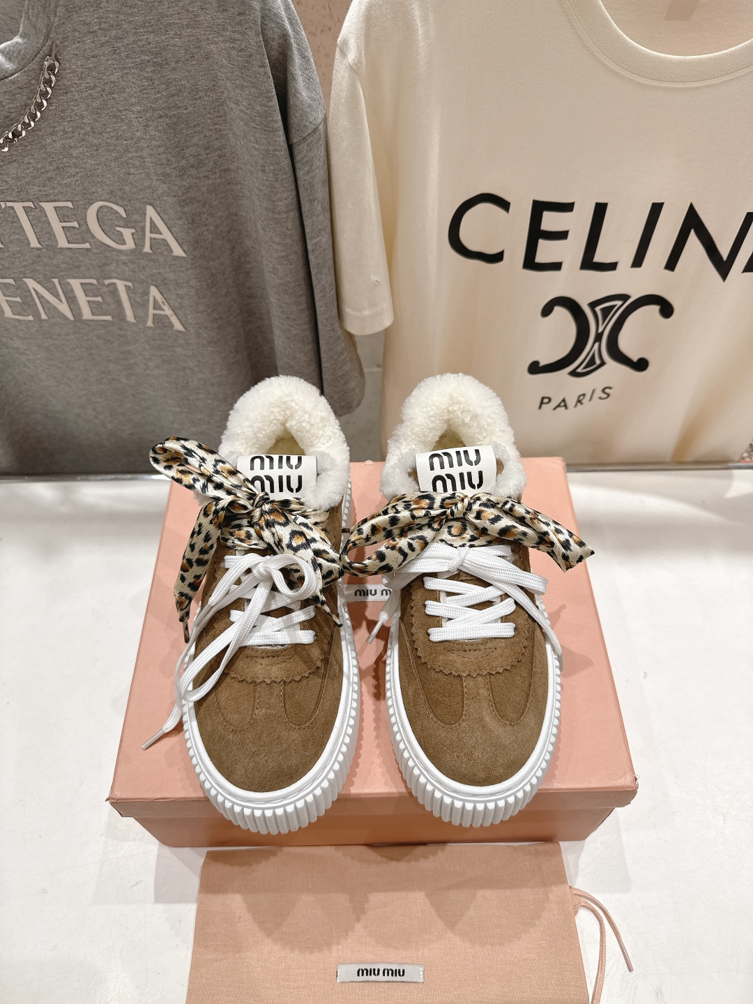 高版本出厂 毛里 MiuMiu/缪缪F032 2025ss秋冬新款系带厚底羊毛小白鞋运动休闲鞋毛毛鞋这款