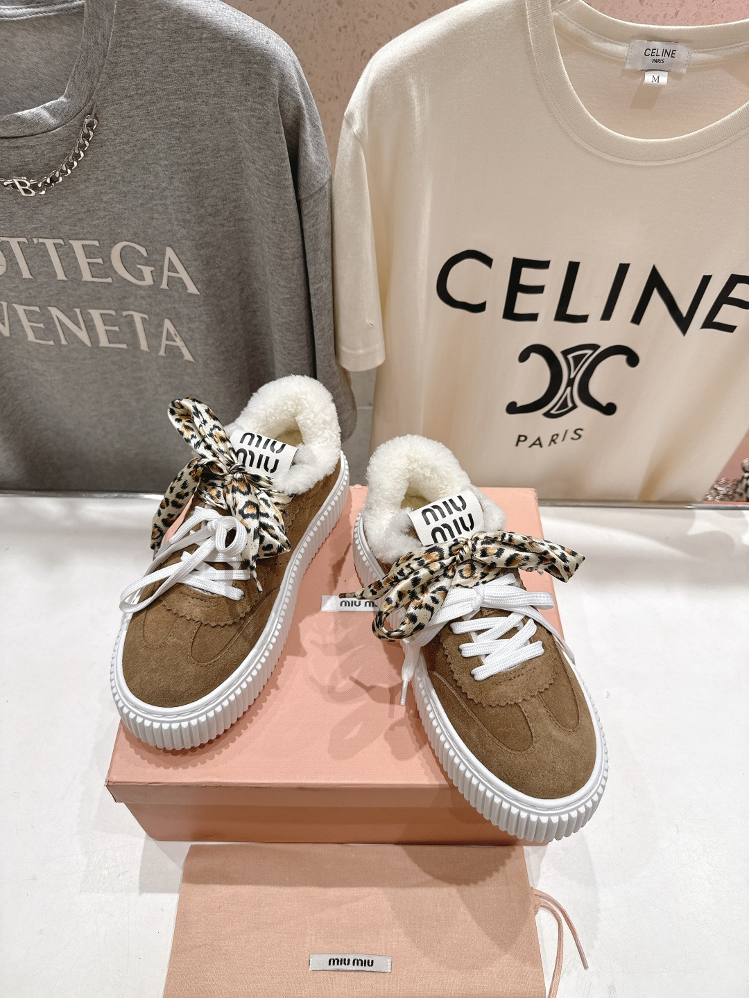 高版本出厂 毛里 MiuMiu/缪缪F032 2025ss秋冬新款系带厚底羊毛小白鞋运动休闲鞋毛毛鞋这款