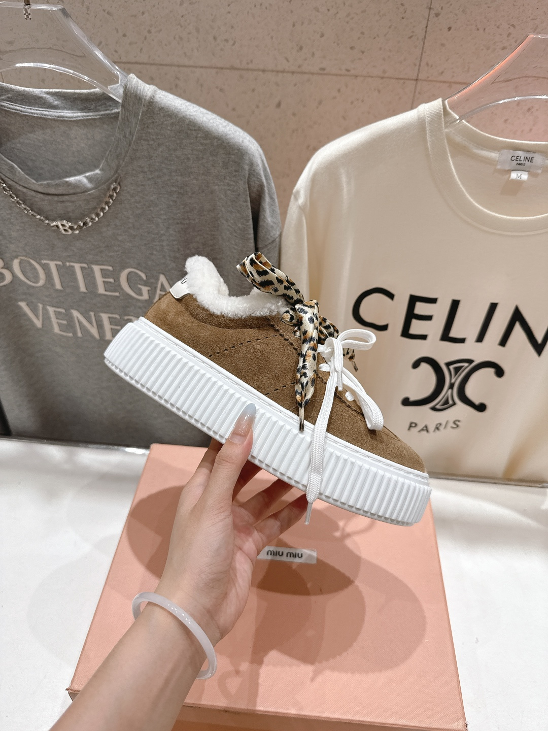 高版本出厂 毛里 MiuMiu/缪缪F032 2025ss秋冬新款系带厚底羊毛小白鞋运动休闲鞋毛毛鞋这款