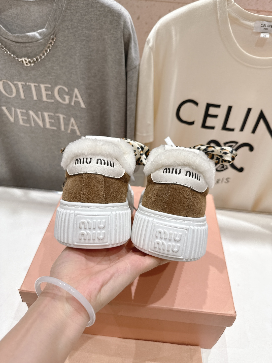 高版本出厂 毛里 MiuMiu/缪缪F032 2025ss秋冬新款系带厚底羊毛小白鞋运动休闲鞋毛毛鞋这款