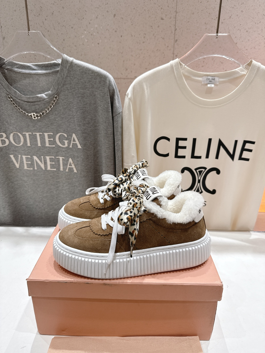 高版本出厂 毛里 MiuMiu/缪缪F032 2025ss秋冬新款系带厚底羊毛小白鞋运动休闲鞋毛毛鞋这款