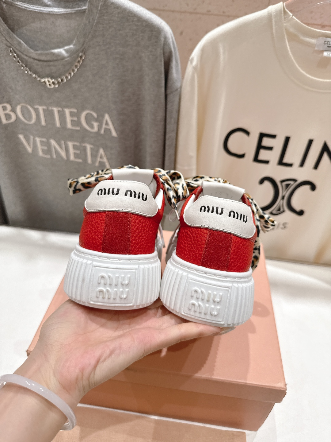 高版本出厂 MiuMiu/缪缪F032 2025ss新款系带厚底小白鞋运动休闲鞋 这款系带运动休闲鞋～日