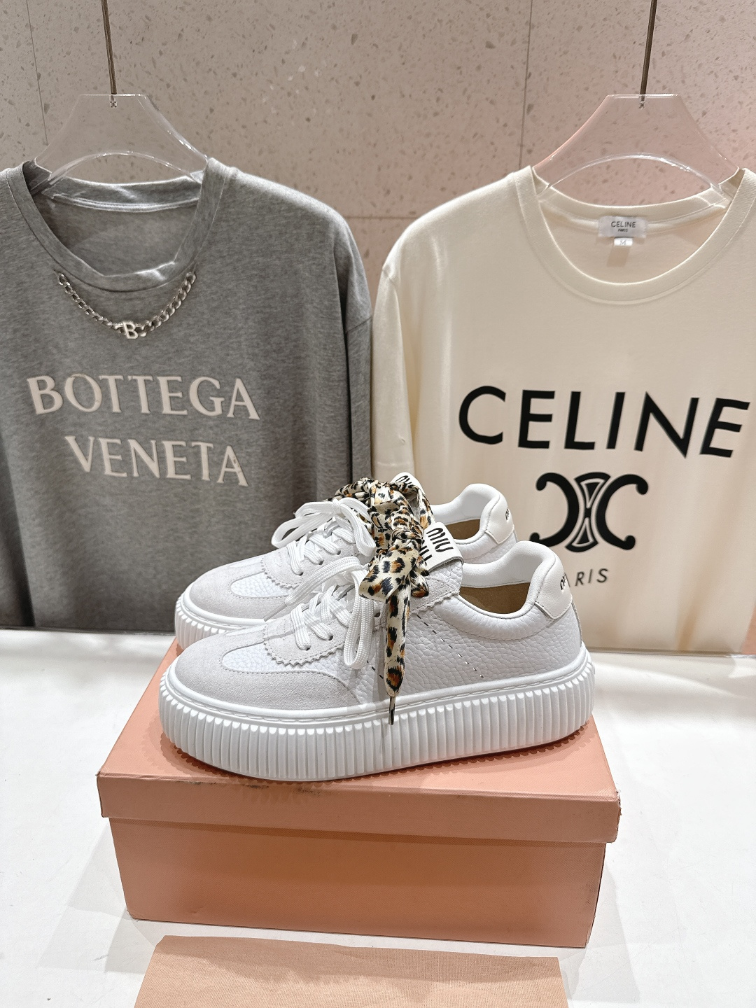 高版本出厂 MiuMiu/缪缪F032 2025ss新款系带厚底小白鞋运动休闲鞋 这款系带运动休闲鞋～日