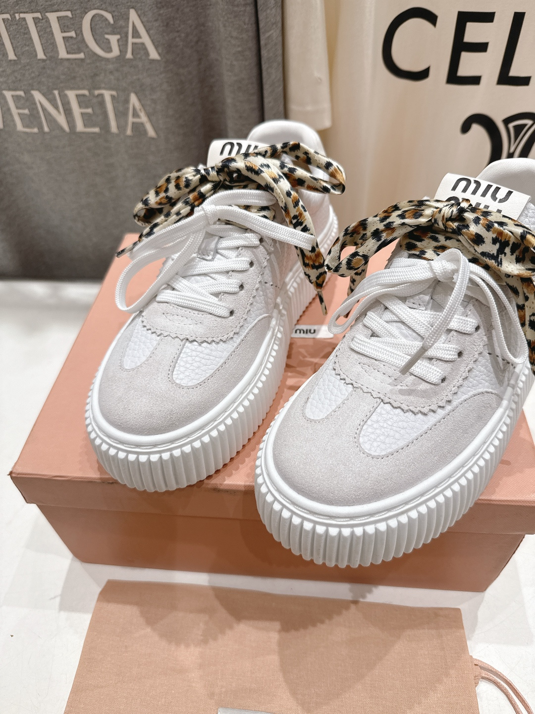高版本出厂 MiuMiu/缪缪F032 2025ss新款系带厚底小白鞋运动休闲鞋 这款系带运动休闲鞋～日
