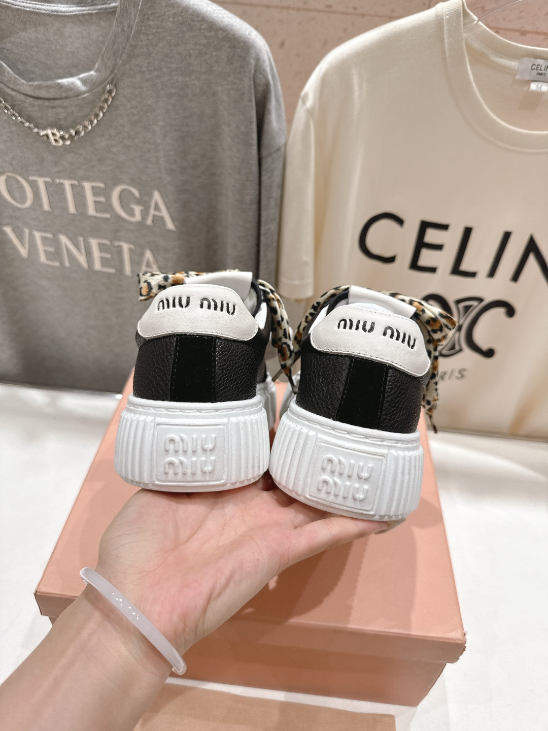 高版本出厂 MiuMiu/缪缪F032 2025ss新款系带厚底小白鞋运动休闲鞋 这款系带运动休闲鞋～日