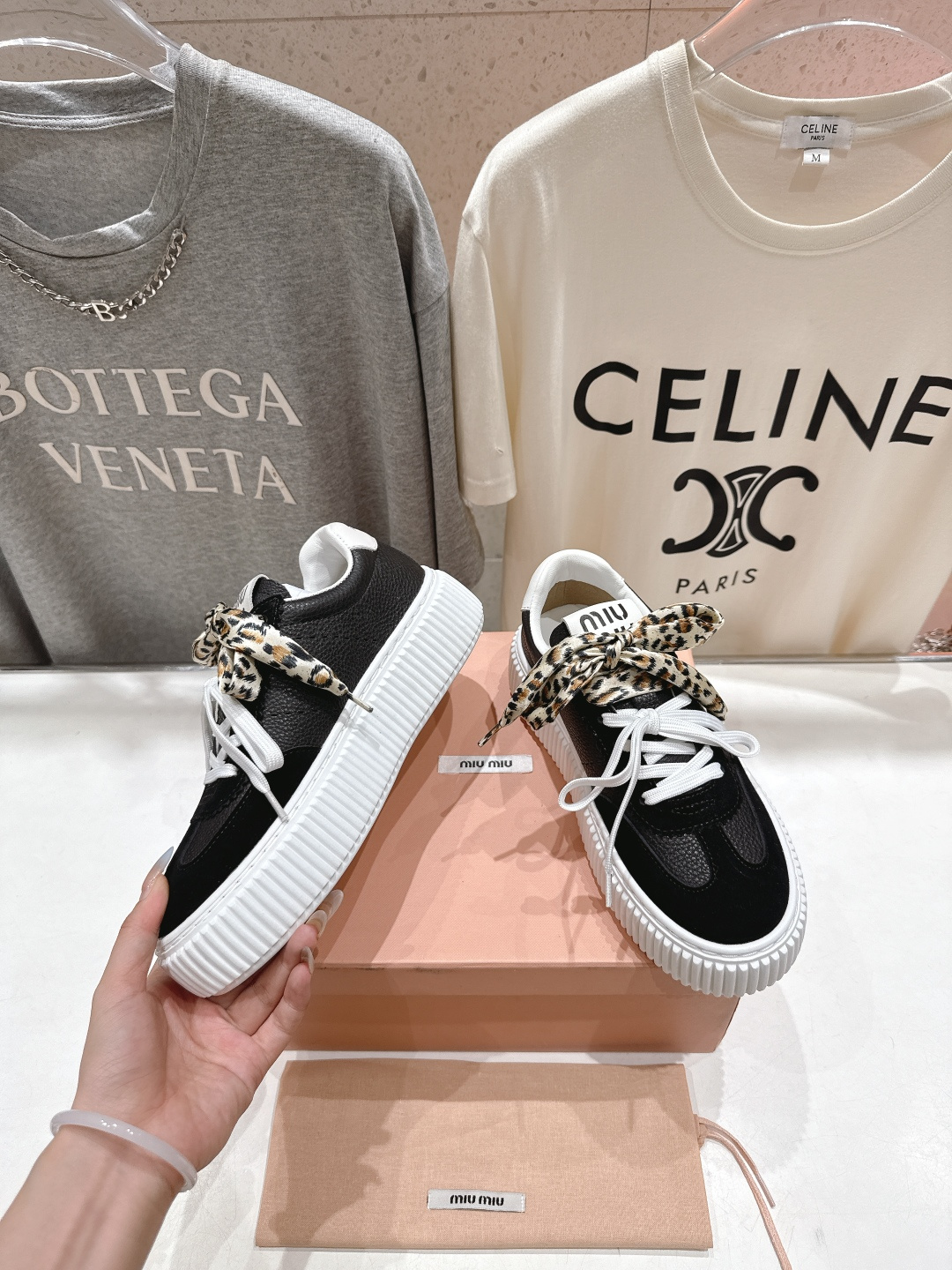 高版本出厂 MiuMiu/缪缪F032 2025ss新款系带厚底小白鞋运动休闲鞋 这款系带运动休闲鞋～日