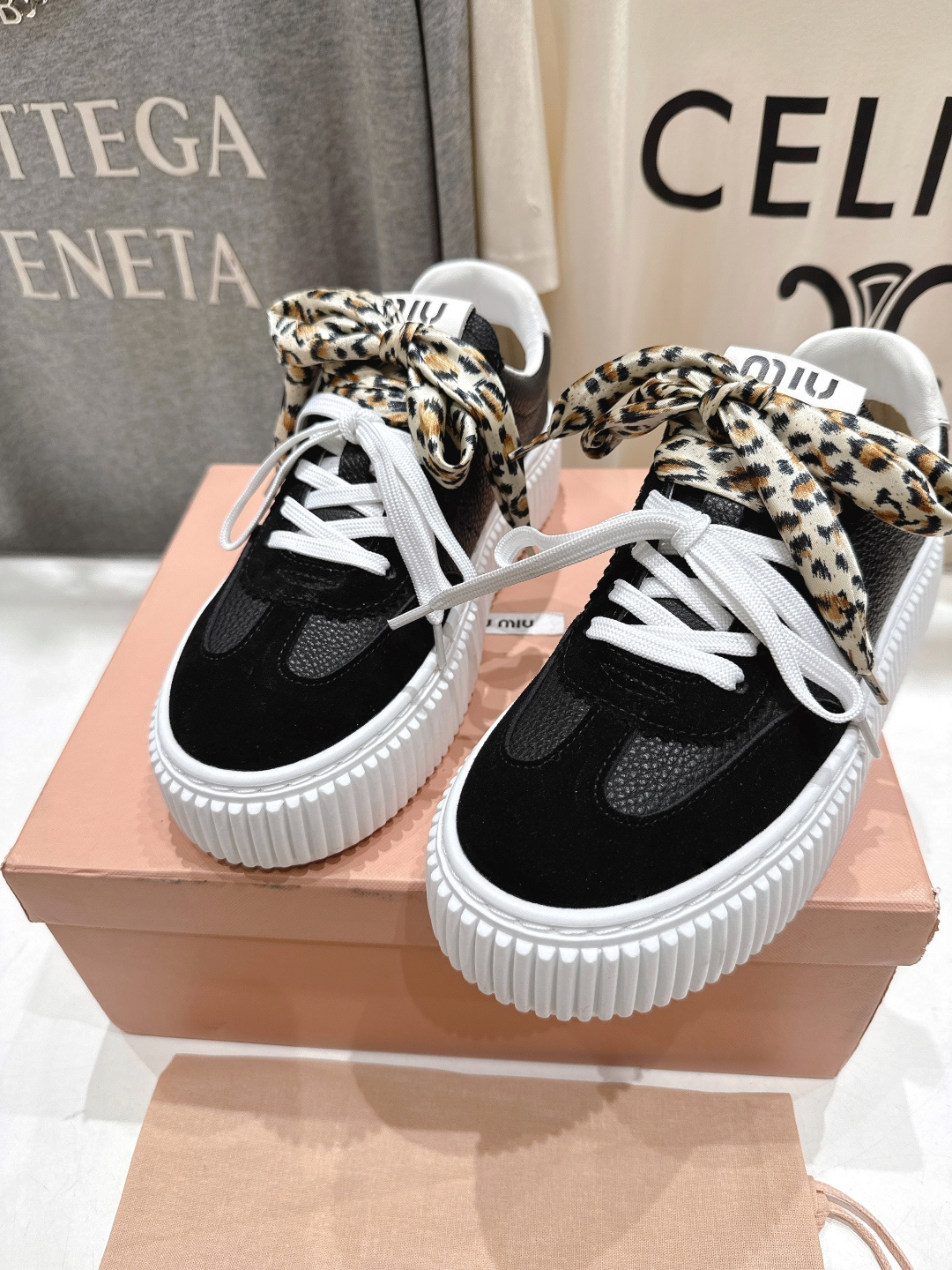 高版本出厂 MiuMiu/缪缪F032 2025ss新款系带厚底小白鞋运动休闲鞋 这款系带运动休闲鞋～日