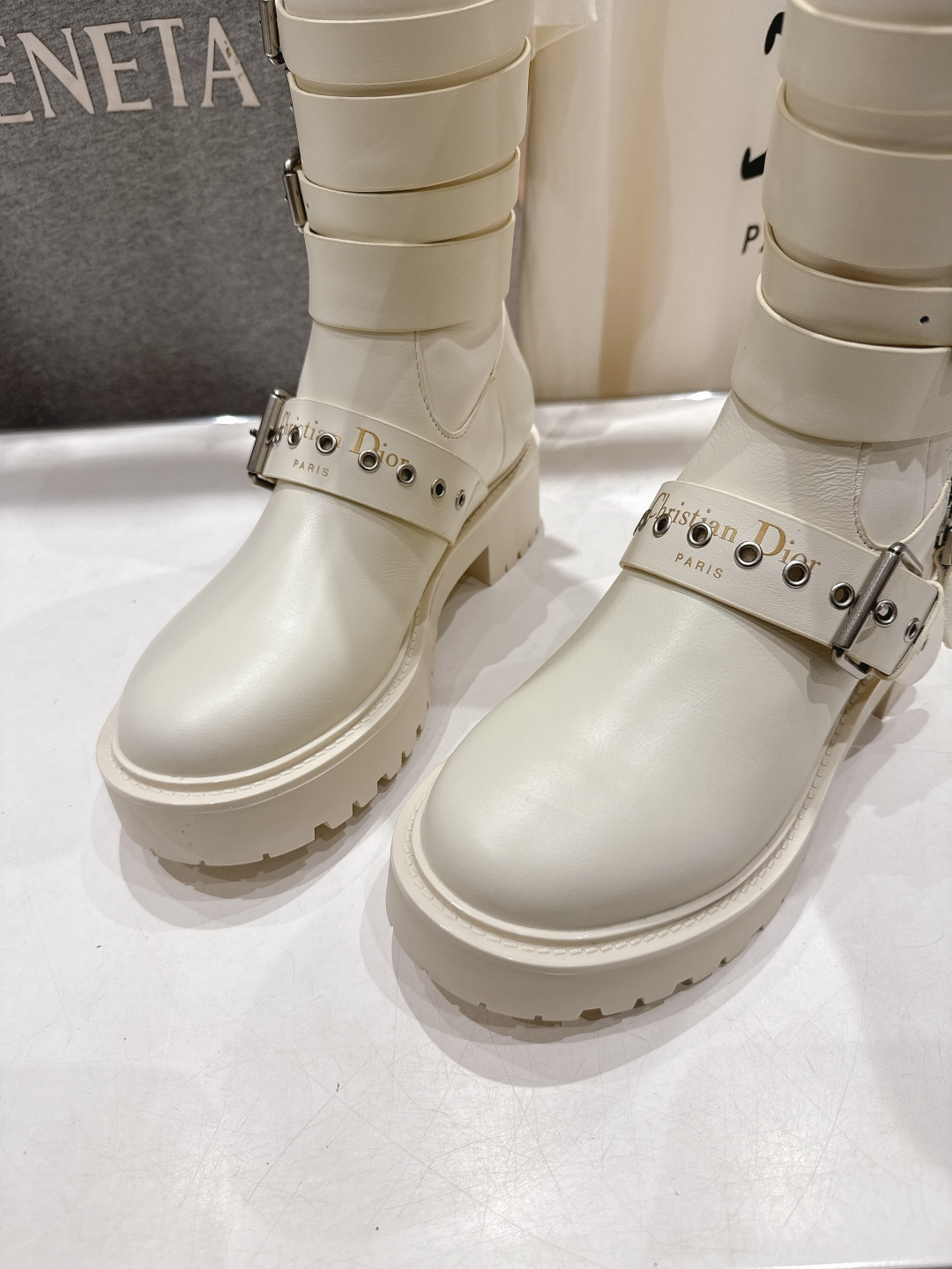 高版本出厂 Dior/迪奥D家F019 2025ss秋冬新品布洛克长靴，经久不衰的马丁靴造型，彰显经典设