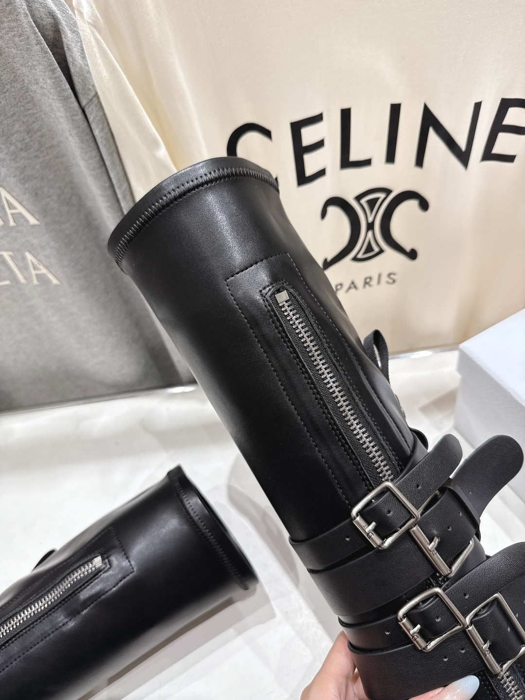 高版本出厂 Dior/迪奥D家F019 2025ss秋冬新品布洛克长靴，经久不衰的马丁靴造型，彰显经典设