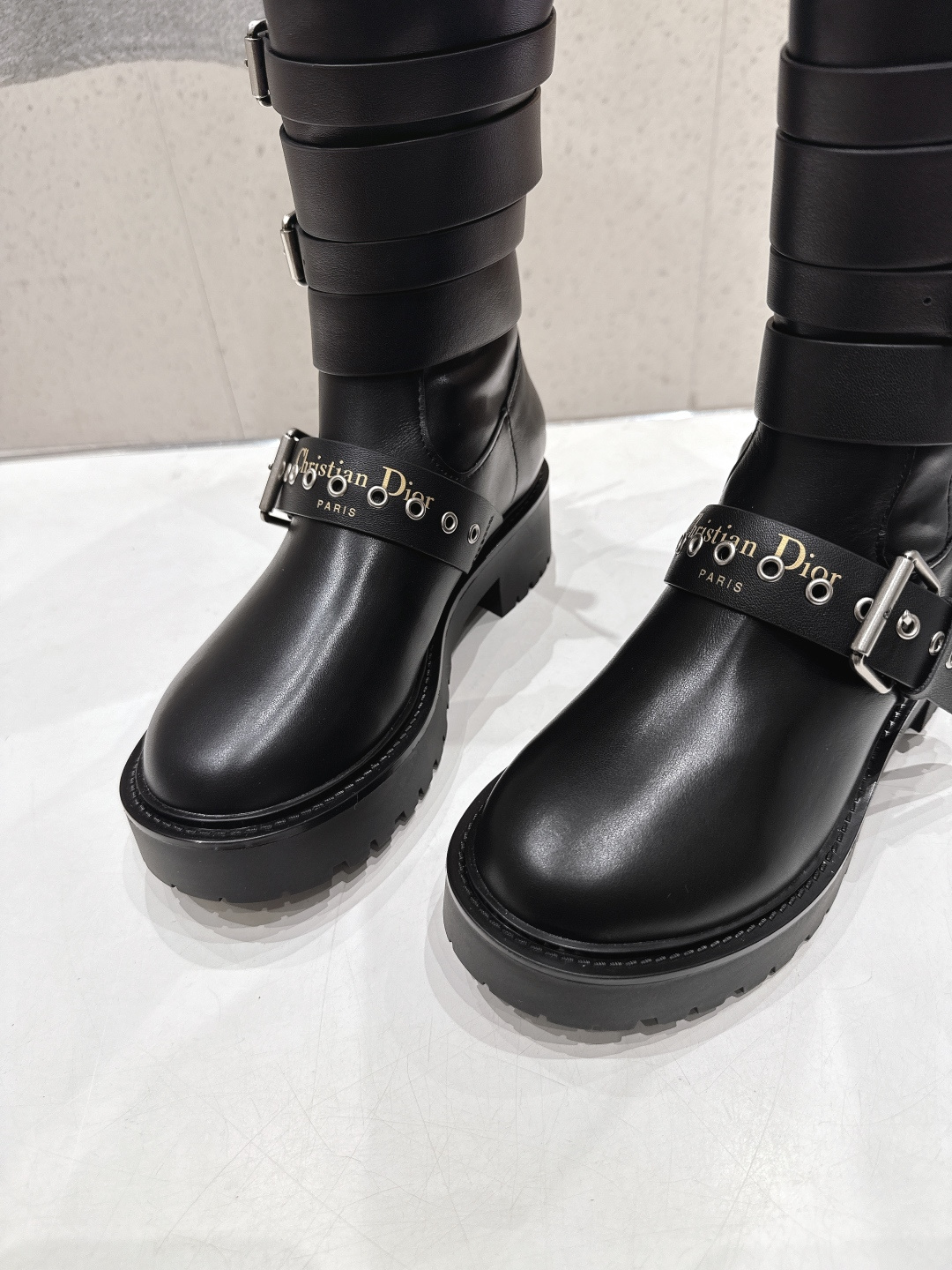 高版本出厂 Dior/迪奥D家F019 2025ss秋冬新品布洛克弹力长靴，经久不衰的马丁靴造型，彰显经