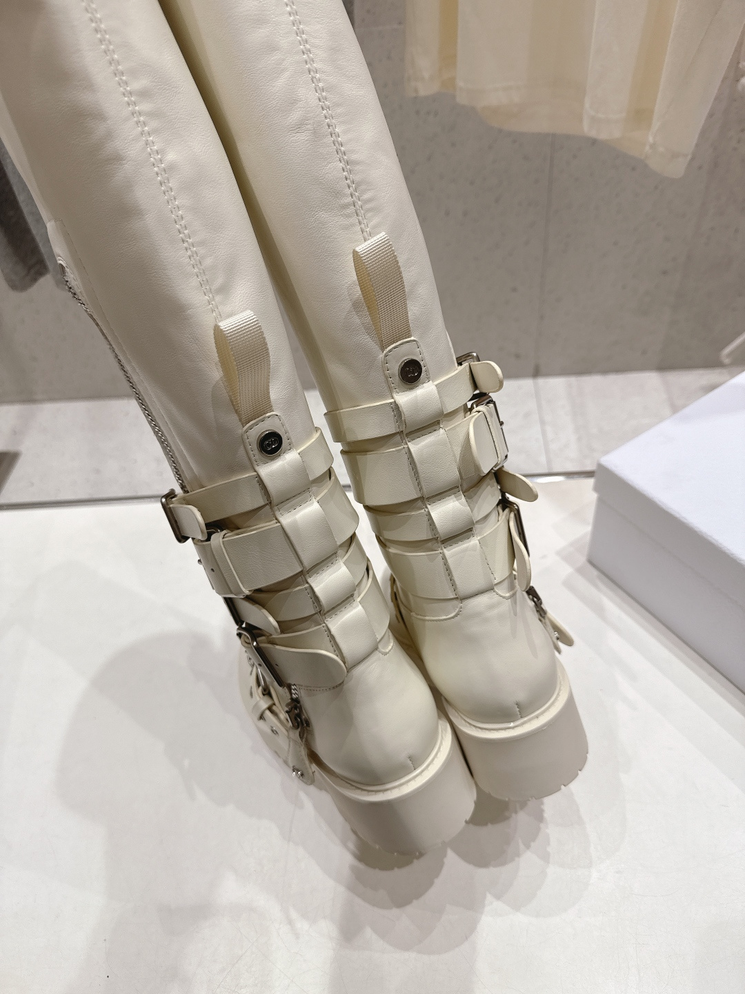 高版本出厂 Dior/迪奥D家F019 2025ss秋冬新品布洛克弹力长靴，经久不衰的马丁靴造型，彰显经