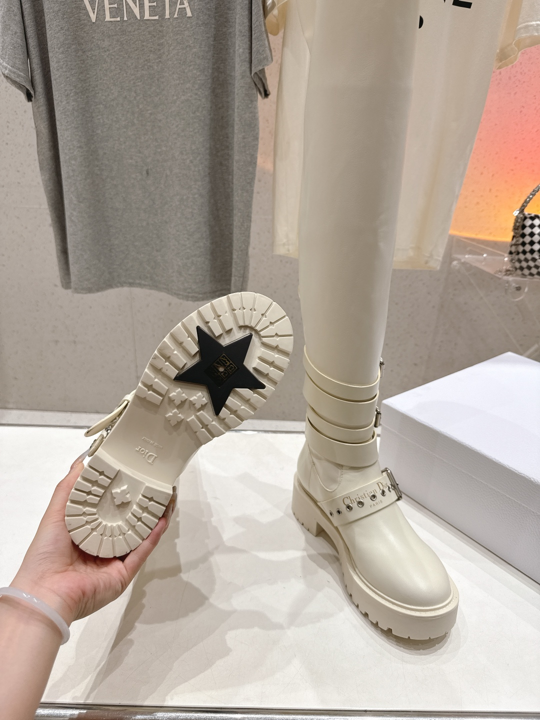 高版本出厂 Dior/迪奥D家F019 2025ss秋冬新品布洛克弹力长靴，经久不衰的马丁靴造型，彰显经