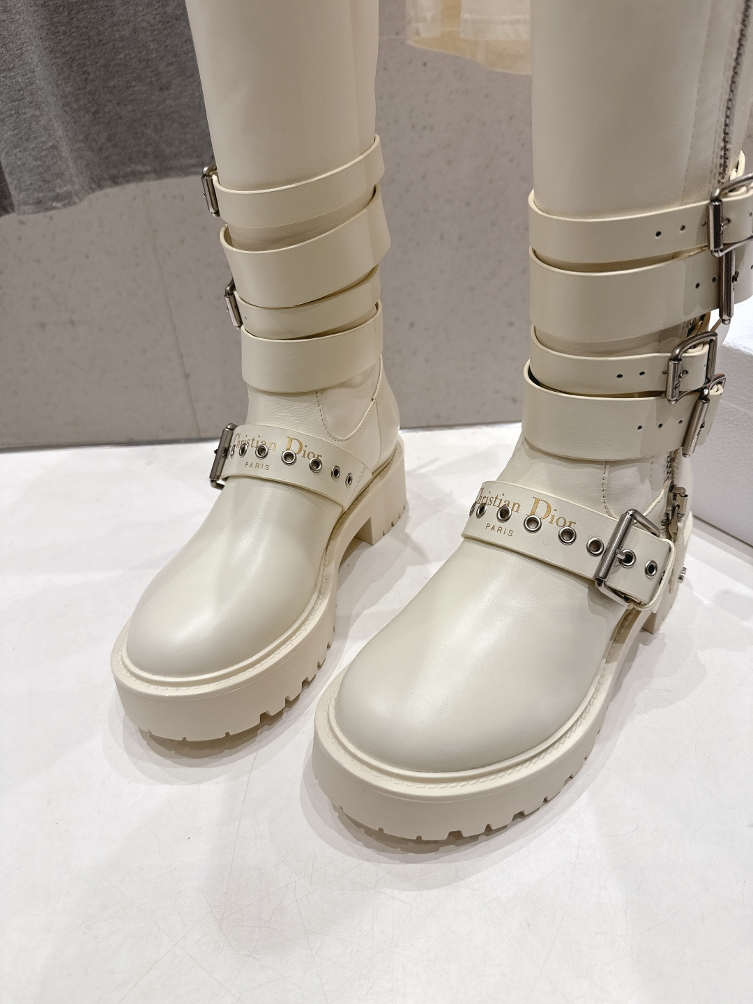 高版本出厂 Dior/迪奥D家F019 2025ss秋冬新品布洛克弹力长靴，经久不衰的马丁靴造型，彰显经