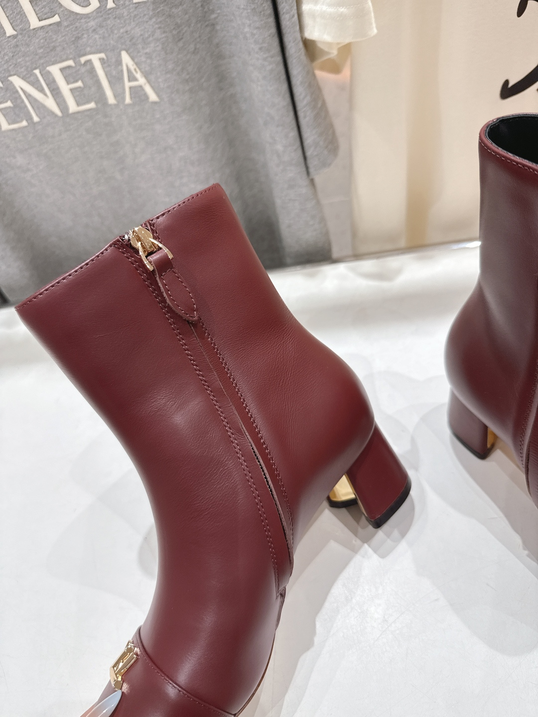 高版本出厂 LOUIS VUITTON 25ss LV驴牌秋冬新款高跟短靴楦型百搭瘦脚yyds.造型立体