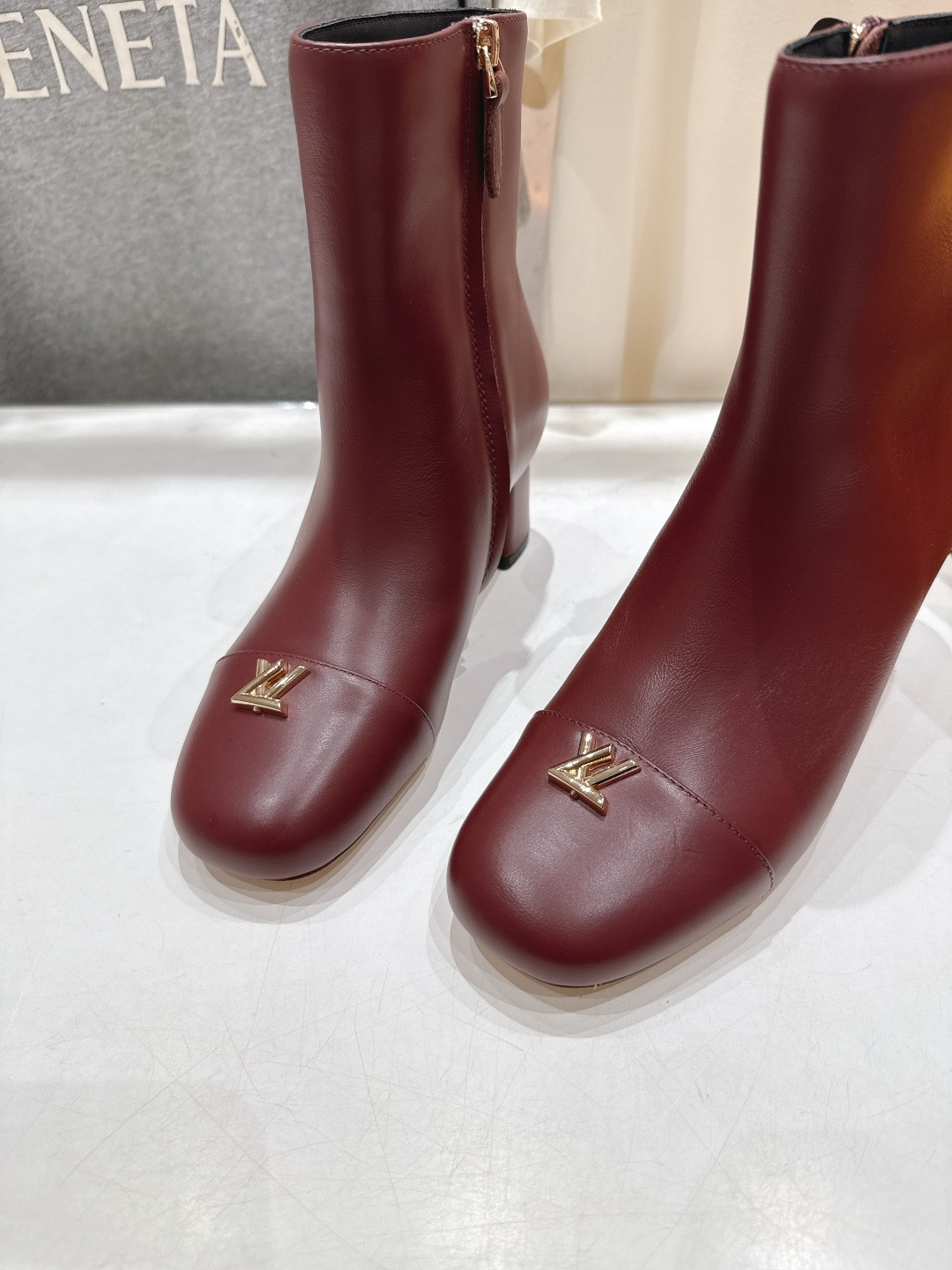 高版本出厂 LOUIS VUITTON 25ss LV驴牌秋冬新款高跟短靴楦型百搭瘦脚yyds.造型立体