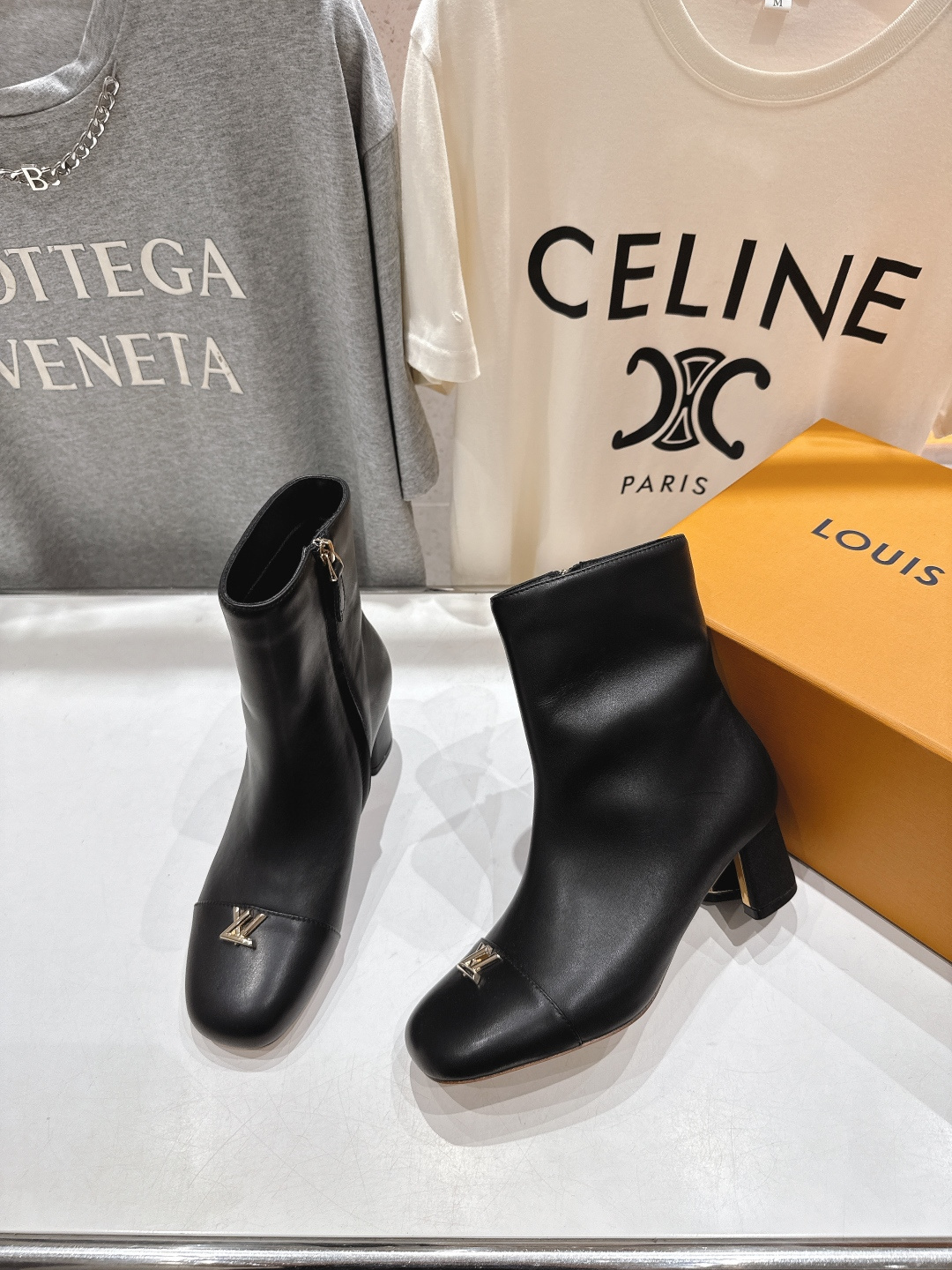 高版本出厂 LOUIS VUITTON 25ss LV驴牌秋冬新款高跟短靴楦型百搭瘦脚yyds.造型立体