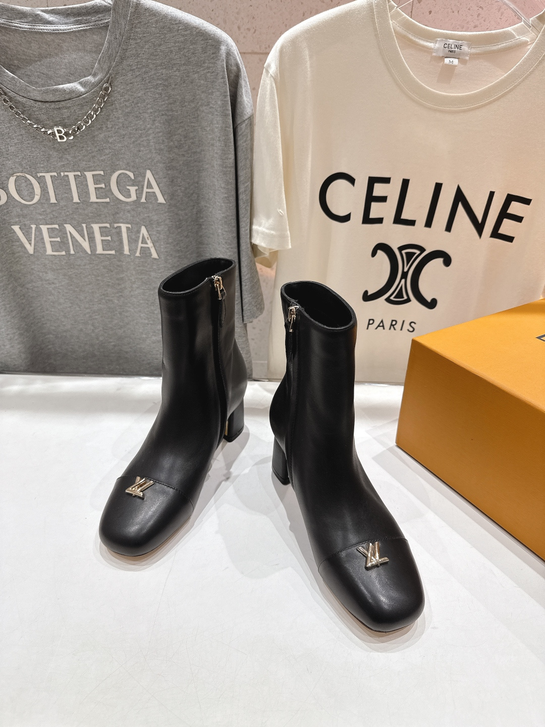 高版本出厂 LOUIS VUITTON 25ss LV驴牌秋冬新款高跟短靴楦型百搭瘦脚yyds.造型立体