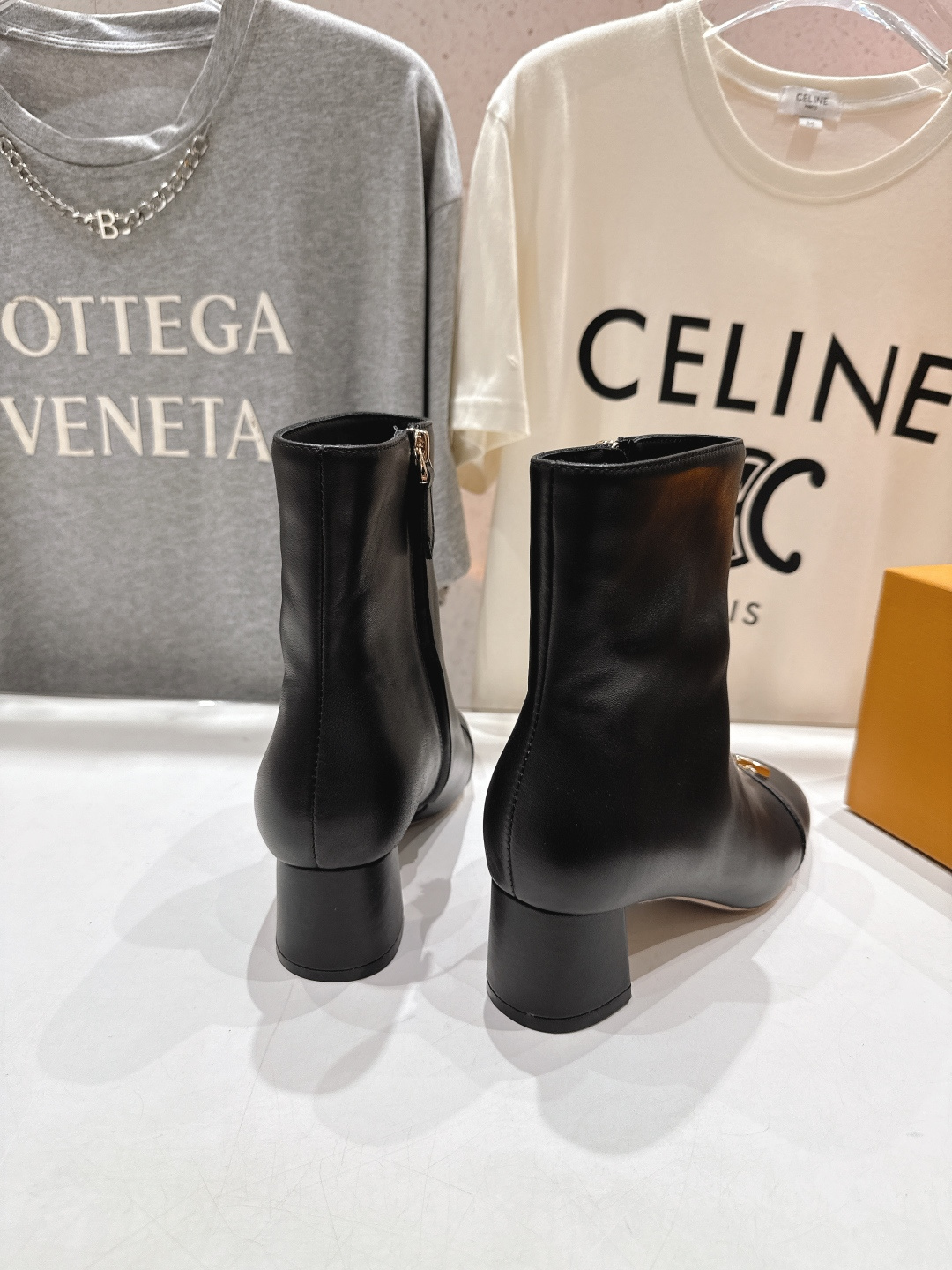 高版本出厂 LOUIS VUITTON 25ss LV驴牌秋冬新款高跟短靴楦型百搭瘦脚yyds.造型立体