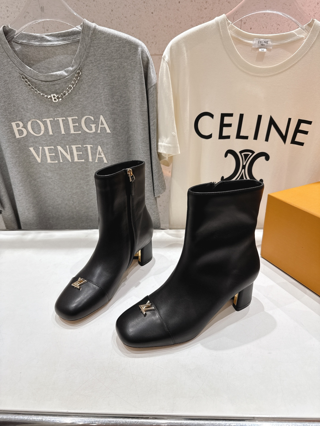 高版本出厂 LOUIS VUITTON 25ss LV驴牌秋冬新款高跟短靴楦型百搭瘦脚yyds.造型立体