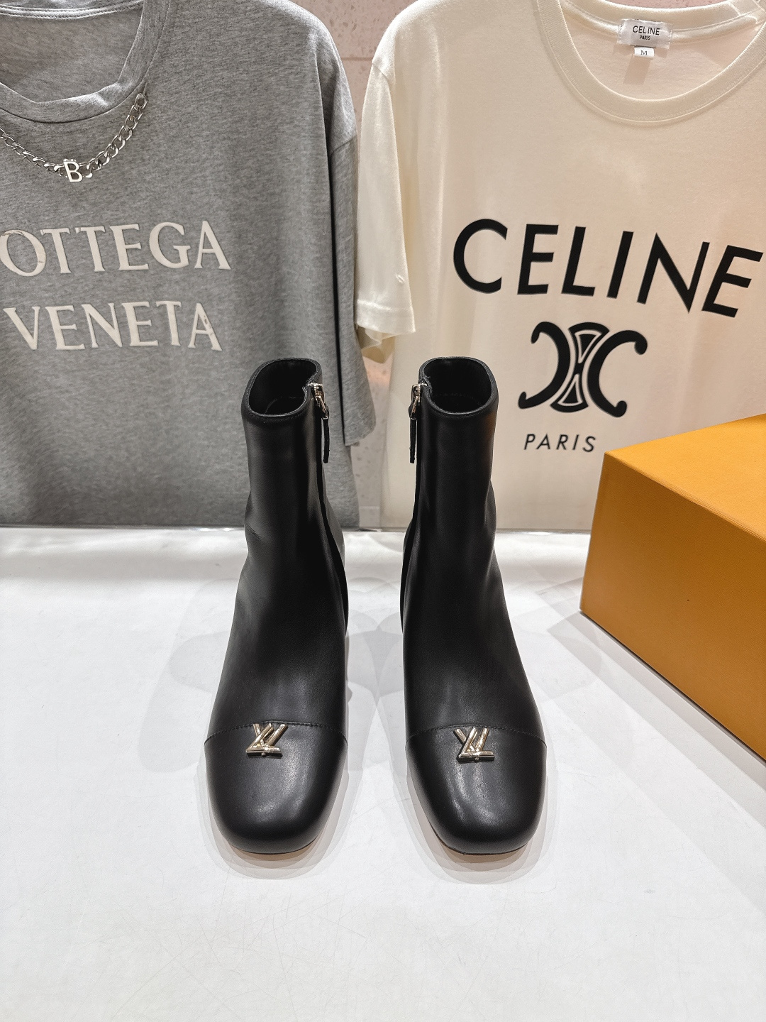 高版本出厂 LOUIS VUITTON 25ss LV驴牌秋冬新款高跟短靴楦型百搭瘦脚yyds.造型立体