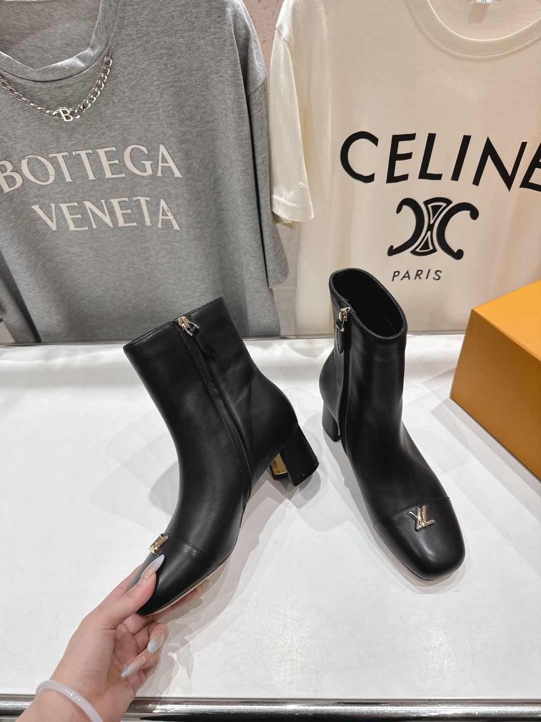 高版本出厂 LOUIS VUITTON 25ss LV驴牌秋冬新款高跟短靴楦型百搭瘦脚yyds.造型立体