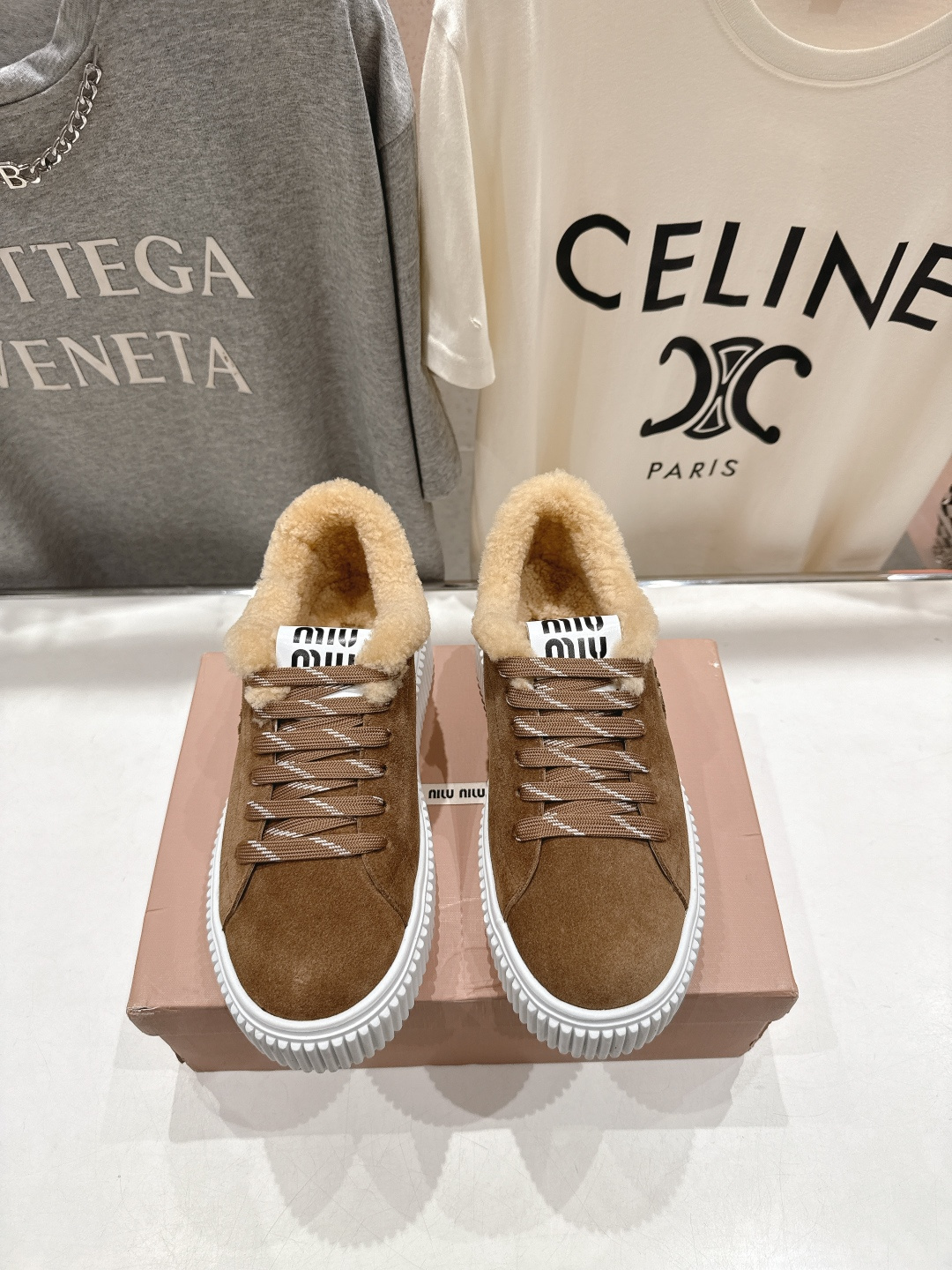 高版本出厂 MiuMiu/缪缪F015 2025ss秋冬新款系带厚底羊毛小白鞋运动休闲鞋毛毛鞋这款系带运