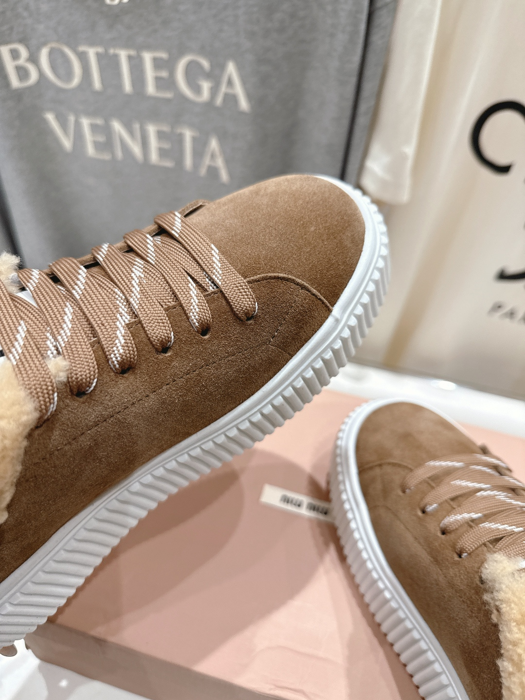 高版本出厂 MiuMiu/缪缪F015 2025ss秋冬新款系带厚底羊毛小白鞋运动休闲鞋毛毛鞋这款系带运