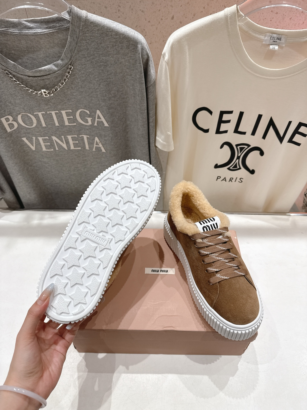 高版本出厂 MiuMiu/缪缪F015 2025ss秋冬新款系带厚底羊毛小白鞋运动休闲鞋毛毛鞋这款系带运