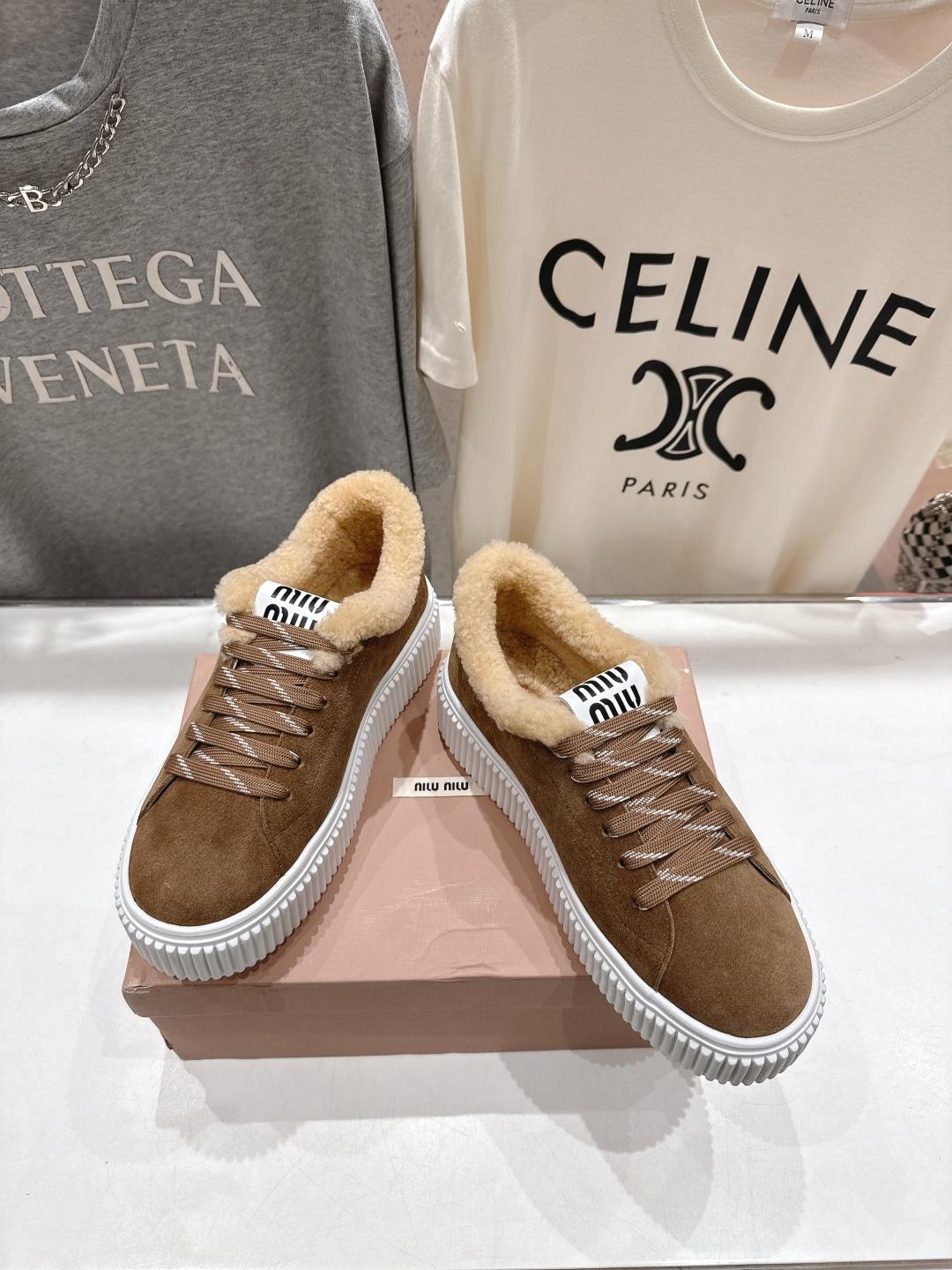 高版本出厂 MiuMiu/缪缪F015 2025ss秋冬新款系带厚底羊毛小白鞋运动休闲鞋毛毛鞋这款系带运