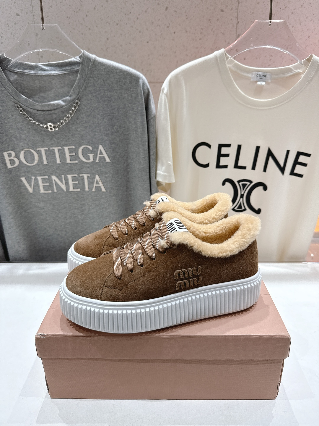 高版本出厂 MiuMiu/缪缪F015 2025ss秋冬新款系带厚底羊毛小白鞋运动休闲鞋毛毛鞋这款系带运