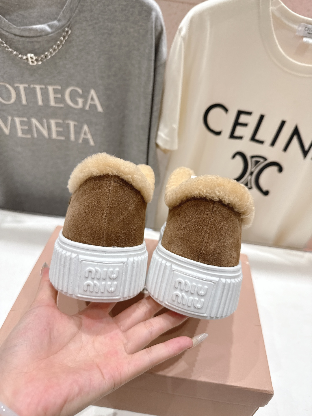 高版本出厂 MiuMiu/缪缪F015 2025ss秋冬新款系带厚底羊毛小白鞋运动休闲鞋毛毛鞋这款系带运