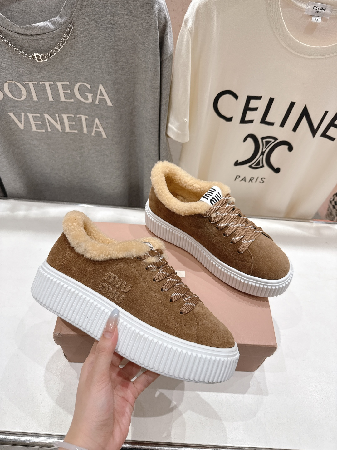 高版本出厂 MiuMiu/缪缪F015 2025ss秋冬新款系带厚底羊毛小白鞋运动休闲鞋毛毛鞋这款系带运