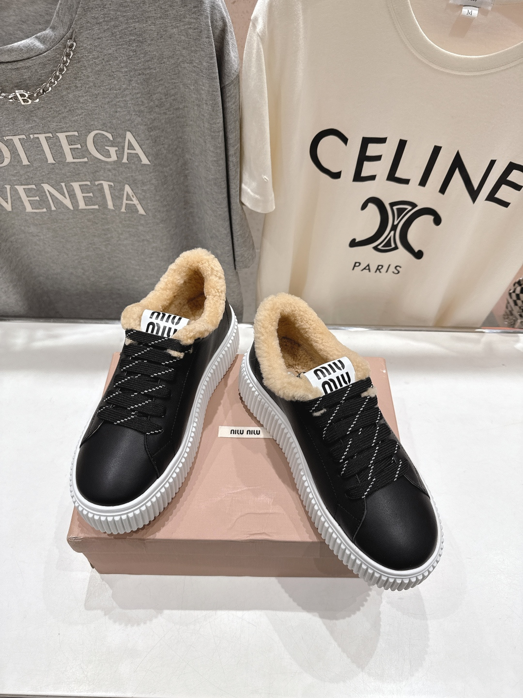 高版本出厂 MiuMiu/缪缪F015 2025ss秋冬新款系带厚底羊毛小白鞋运动休闲鞋毛毛鞋这款系带运