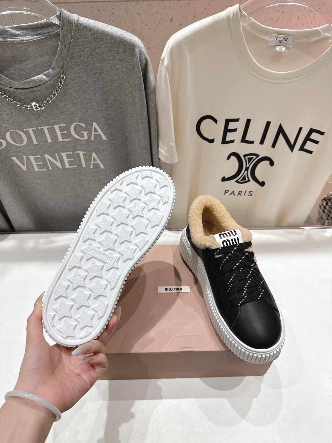 高版本出厂 MiuMiu/缪缪F015 2025ss秋冬新款系带厚底羊毛小白鞋运动休闲鞋毛毛鞋这款系带运