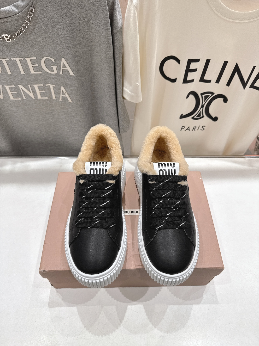 高版本出厂 MiuMiu/缪缪F015 2025ss秋冬新款系带厚底羊毛小白鞋运动休闲鞋毛毛鞋这款系带运
