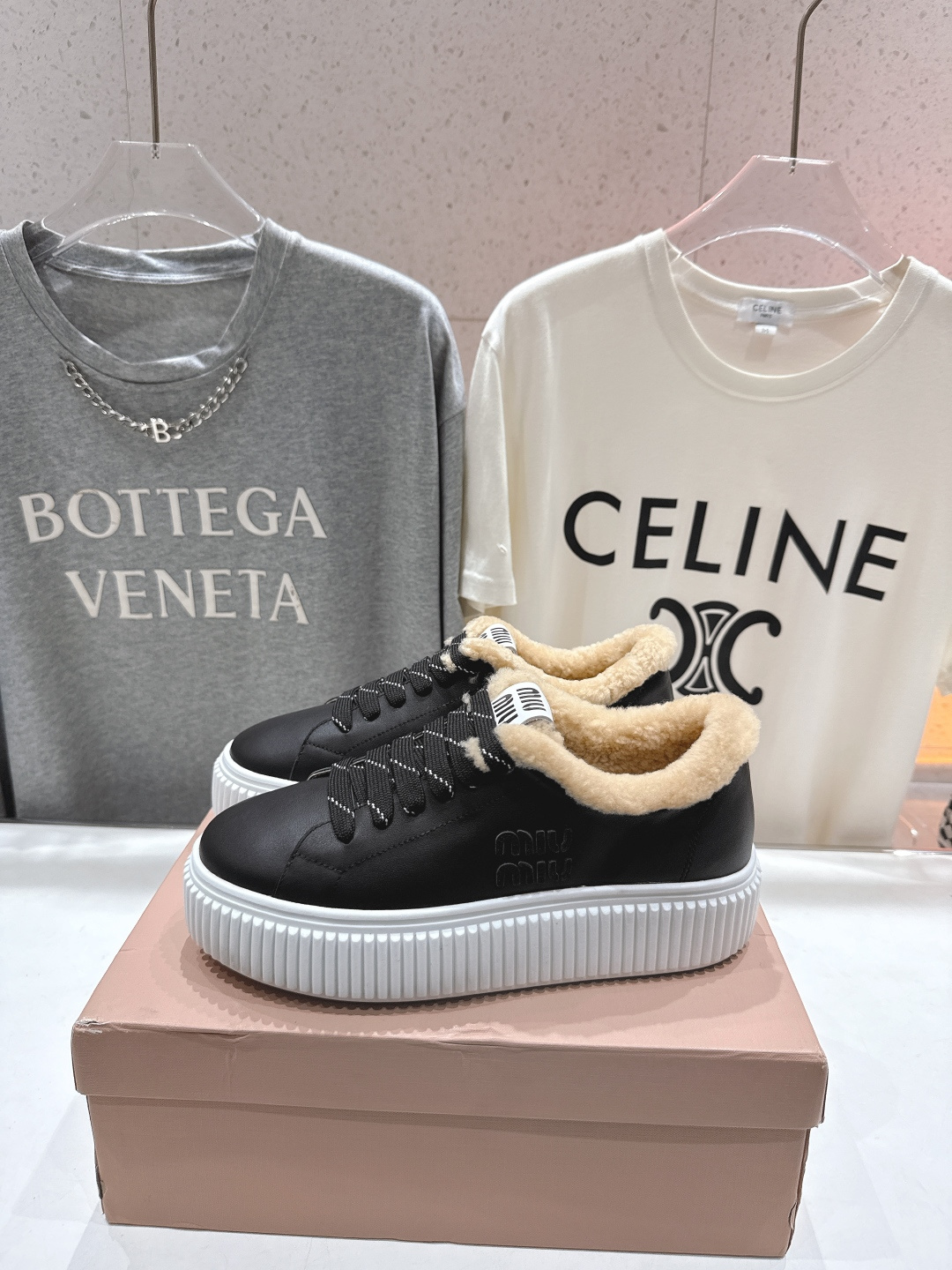 高版本出厂 MiuMiu/缪缪F015 2025ss秋冬新款系带厚底羊毛小白鞋运动休闲鞋毛毛鞋这款系带运