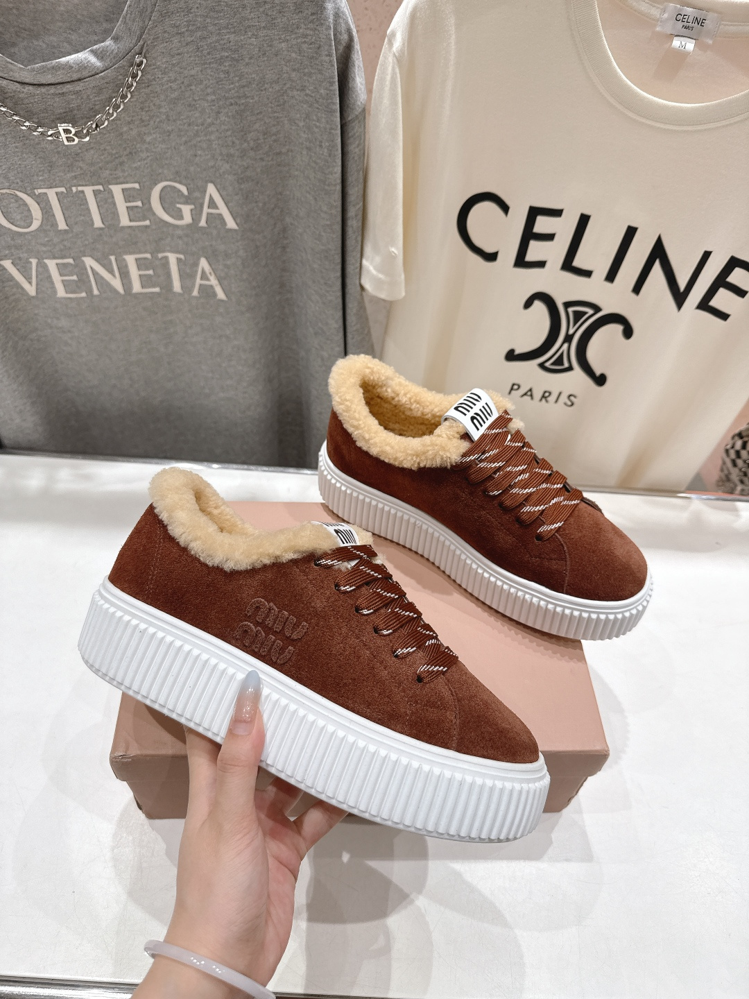 高版本出厂 MiuMiu/缪缪F015 2025ss秋冬新款系带厚底羊毛小白鞋运动休闲鞋毛毛鞋这款系带运