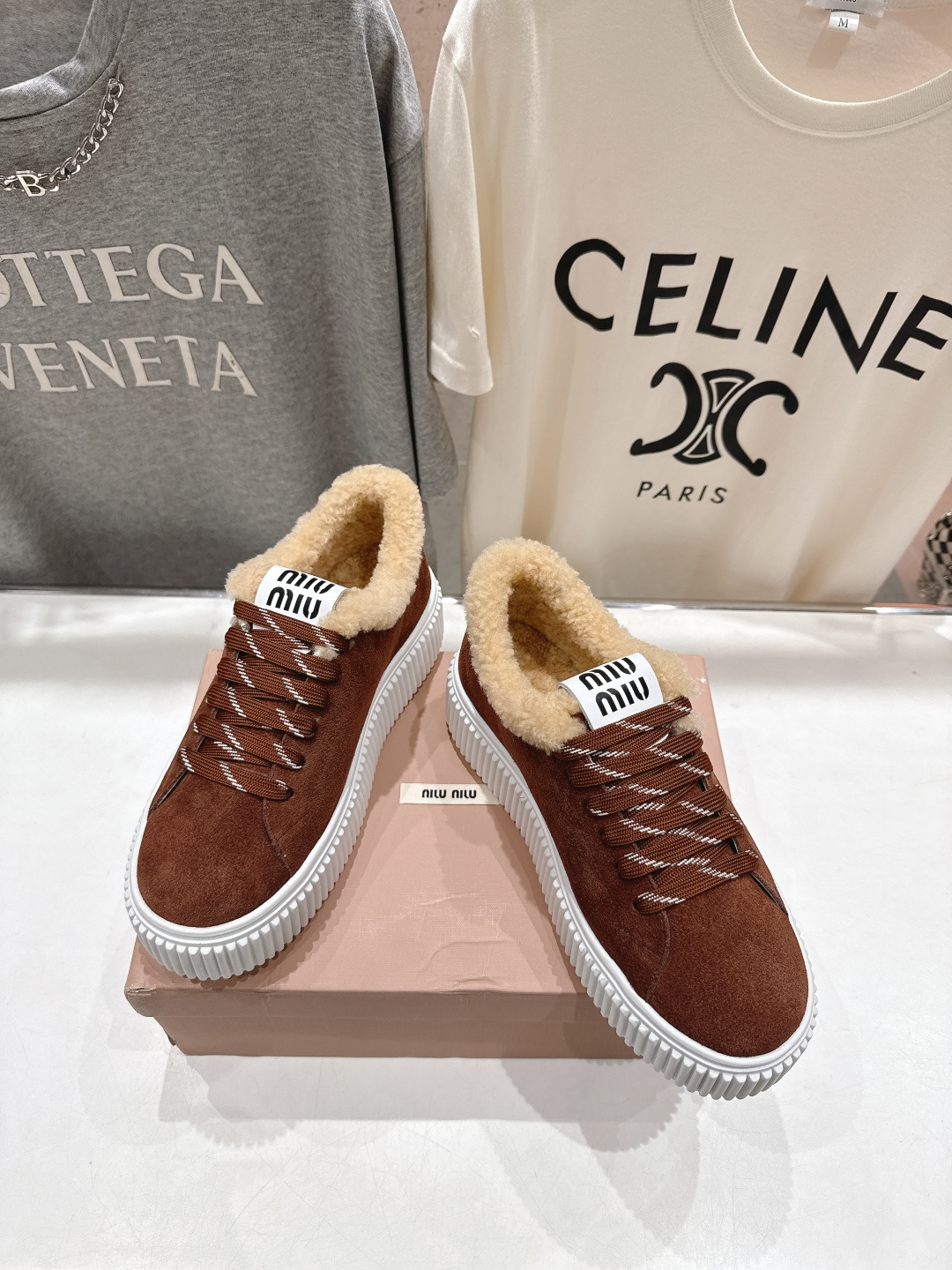 高版本出厂 MiuMiu/缪缪F015 2025ss秋冬新款系带厚底羊毛小白鞋运动休闲鞋毛毛鞋这款系带运