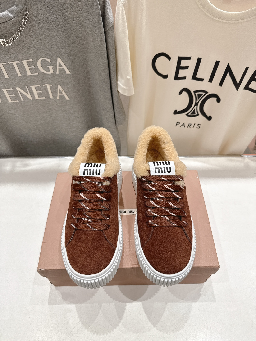 高版本出厂 MiuMiu/缪缪F015 2025ss秋冬新款系带厚底羊毛小白鞋运动休闲鞋毛毛鞋这款系带运