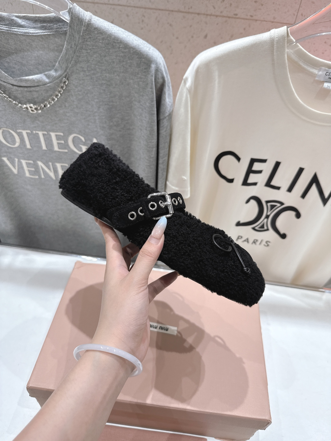 高版本出厂 MiuMiu/缪缪F033 2025ss新款法式仙女玛丽珍平底毛毛鞋这款芭蕾平底鞋亮相202