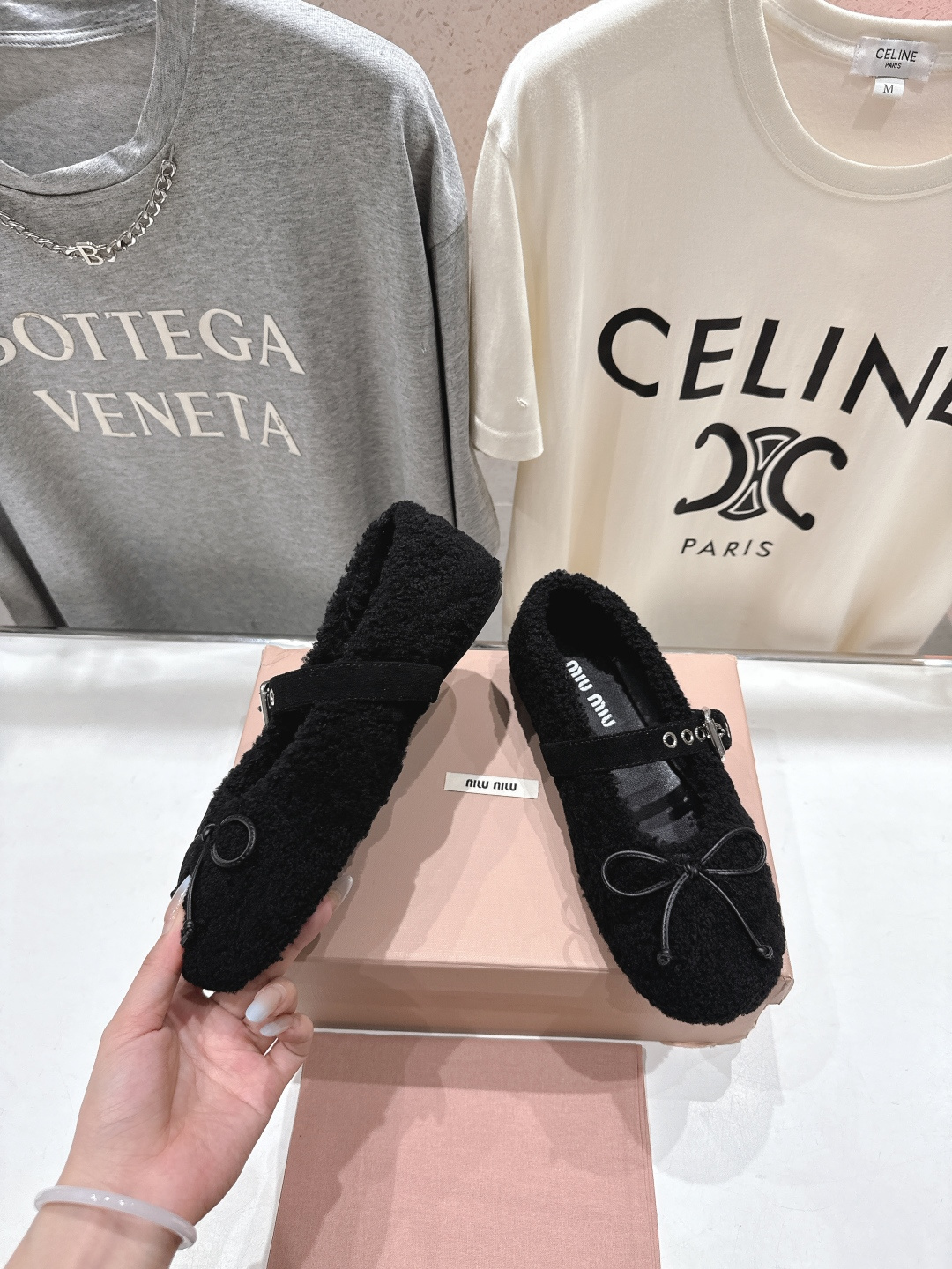 高版本出厂 MiuMiu/缪缪F033 2025ss新款法式仙女玛丽珍平底毛毛鞋这款芭蕾平底鞋亮相202