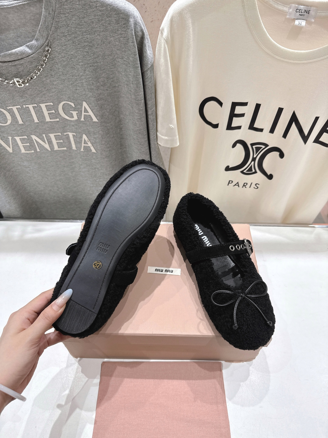 高版本出厂 MiuMiu/缪缪F033 2025ss新款法式仙女玛丽珍平底毛毛鞋这款芭蕾平底鞋亮相202