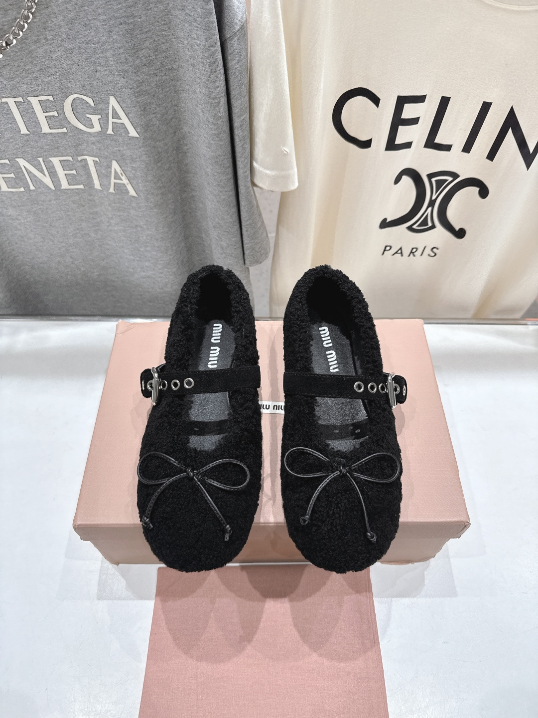 高版本出厂 MiuMiu/缪缪F033 2025ss新款法式仙女玛丽珍平底毛毛鞋这款芭蕾平底鞋亮相202