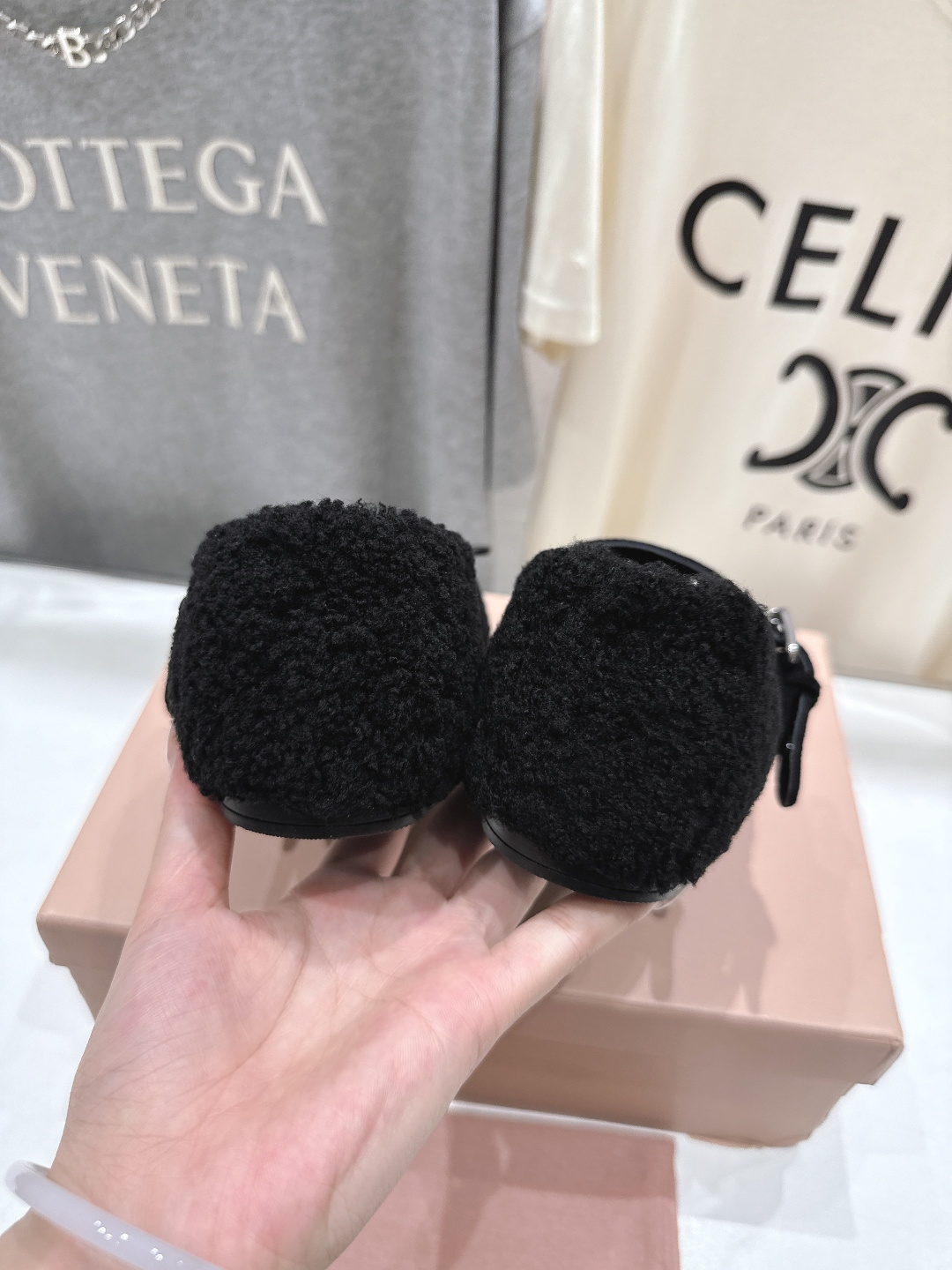 高版本出厂 MiuMiu/缪缪F033 2025ss新款法式仙女玛丽珍平底毛毛鞋这款芭蕾平底鞋亮相202